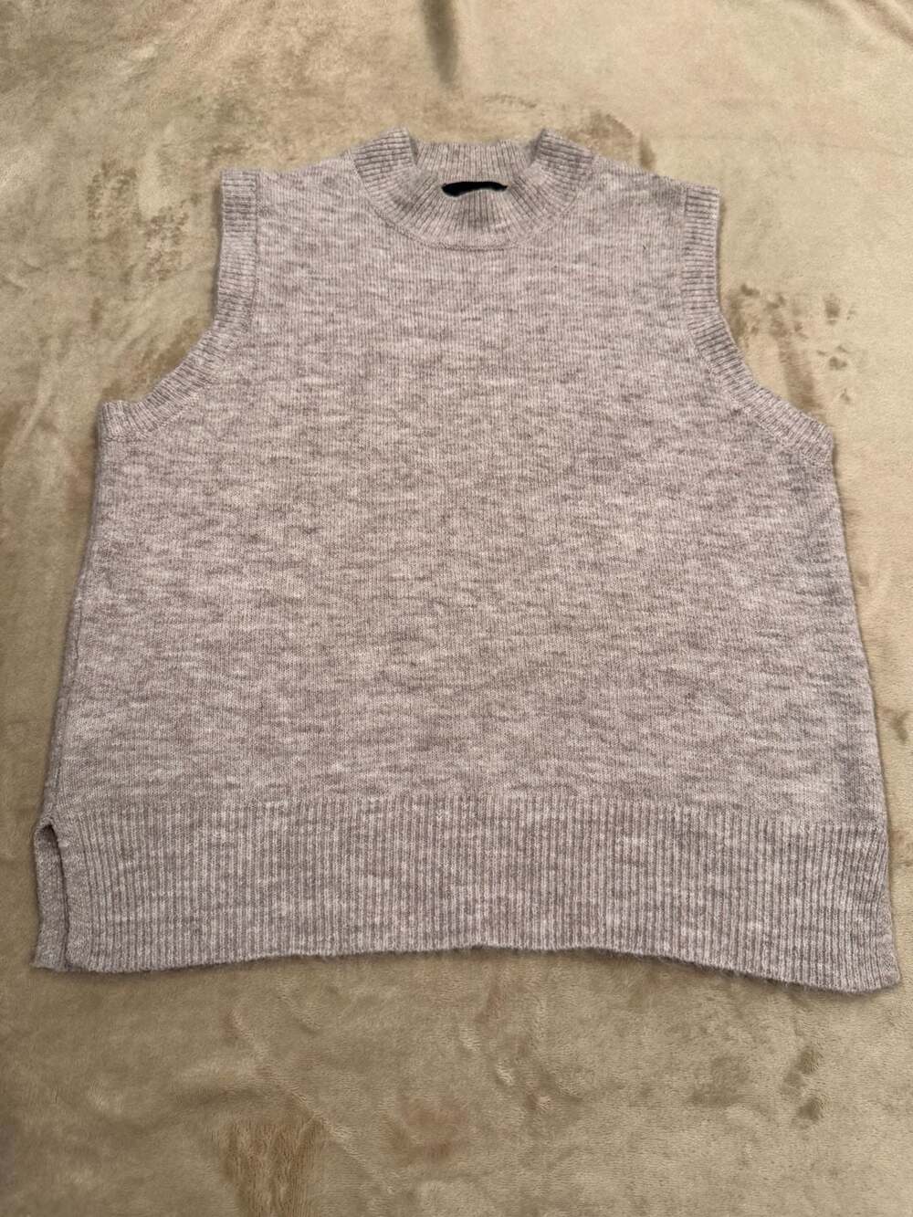 PIECES Mock Neck Knit Sweater Vest Beige Ribbed Size Small minor flaw